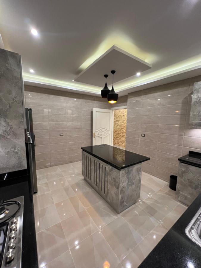 Apartment New Brand New جديدة أول استخدام *